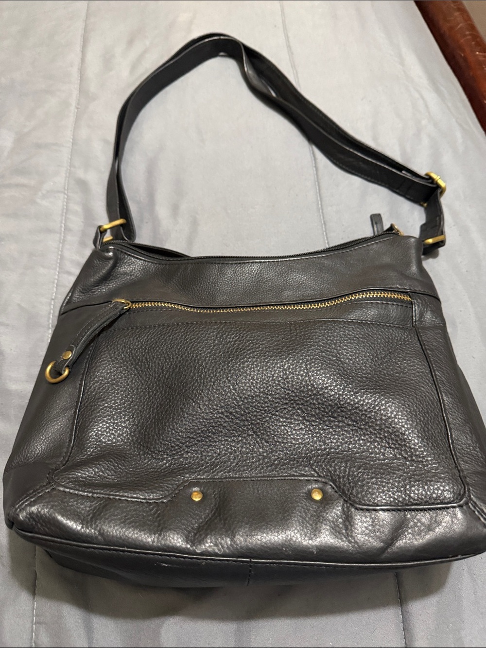 Source Unknown Black Pebbled Leather Shoulder Bag with Gold Hardware